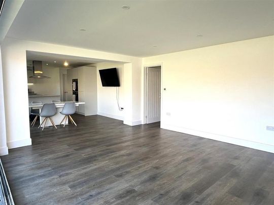 4 bedroom detached house to rent - Photo 1