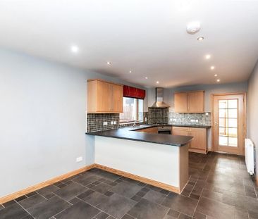 4 bedroom detached house to rent - Photo 6