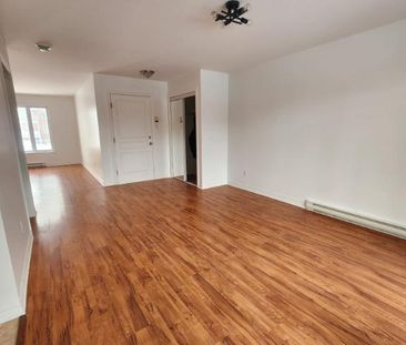 Grand 4 ½ style condo fraichement peinturé Repentigny - Photo 4