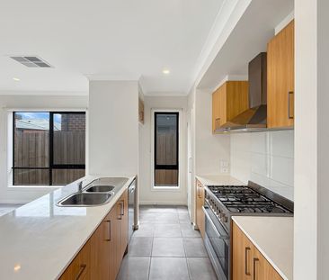 🏡 4-Bedroom House in Wallan - Photo 6