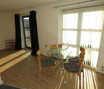 2 bedroom flat to rent - Photo 2