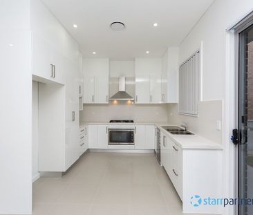 BEAUTIFUL 4 BEDROOM 2 BATHROOM FAMILY HOME - Photo 2