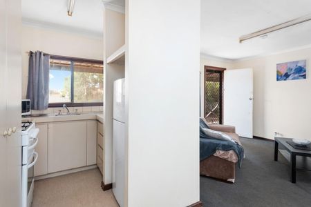 Neat & Tidy 2-Bedroom Home on a Spacious Block! - Photo 5