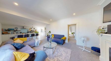 Gonville - 4 Bedrooms - Photo 3