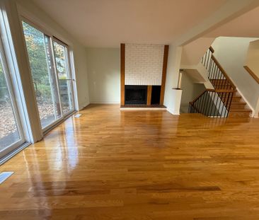 For Lease - 7913 Jeanne D'arc Boulevard, Orleans - Convent Glen and... - Photo 5