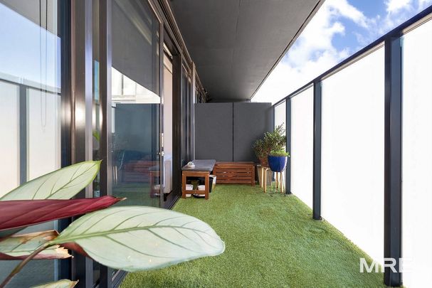 Live in the heart of Richmond - Photo 1