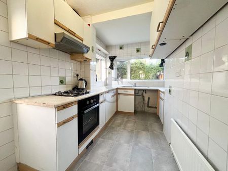 3 bedroom semi-detached house to rent - Photo 5