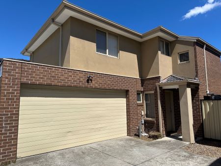 Spacious Townhouse - Photo 4