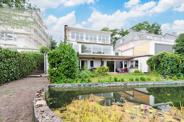 PHI AACHEN – Charmantes Wohlfühlhaus mit Garage, Balkon und schöner Terrasse im Aachener Süden! - Foto 1