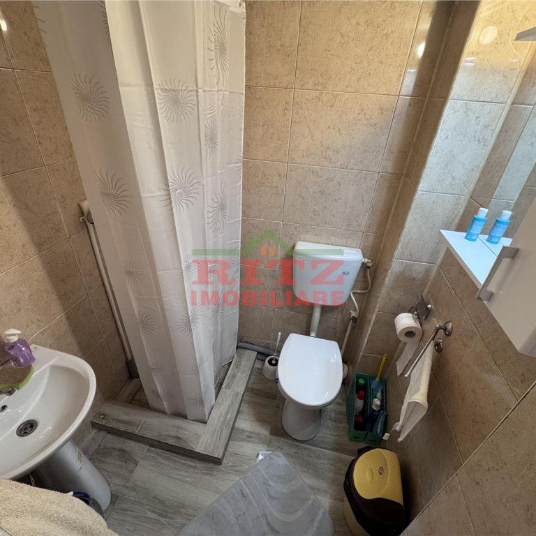 Nou! Garsoniera de inchiriat, mob. si utilata, zona Lic. Ion - Fotografie 1