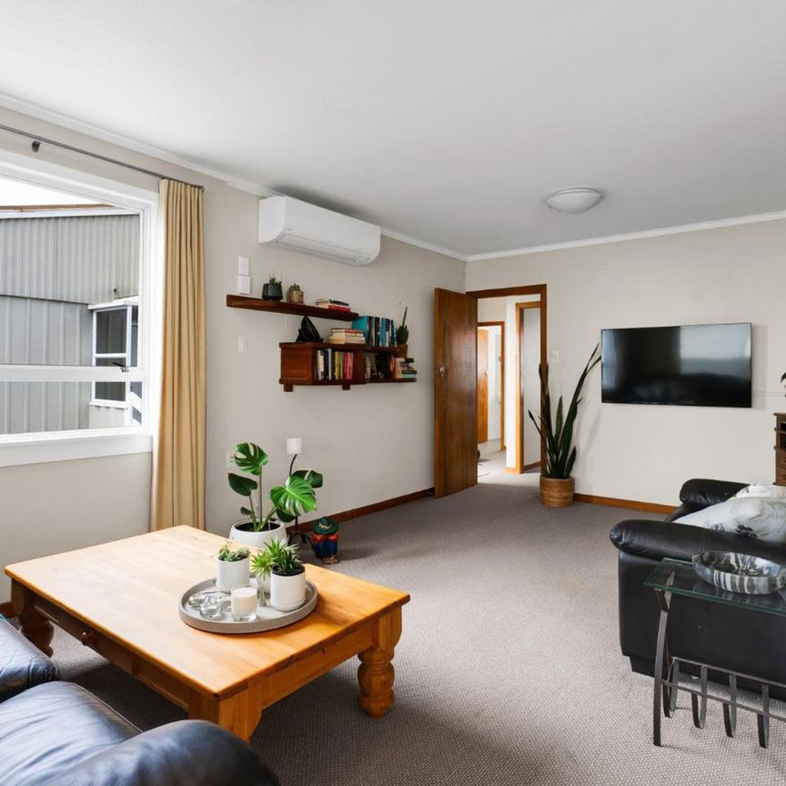 2 bedroom unit close to town - Photo 1