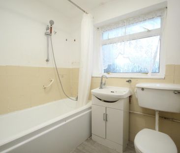2 bedroom maisonette to rent - Photo 4