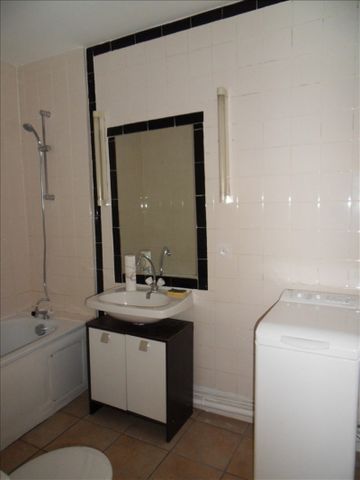 Location Appartement 1 pièce 36m² LYON 2ème - Photo 5