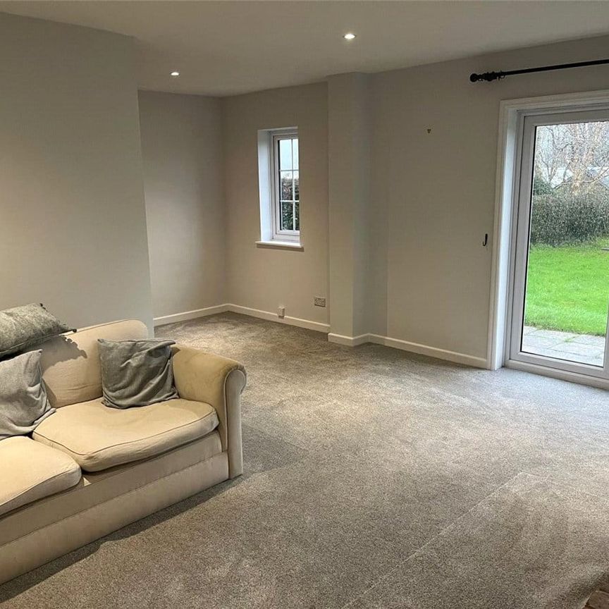 Semi detached 4 bedroom cottage in a stunning rural setting with far reaching views. - Photo 1