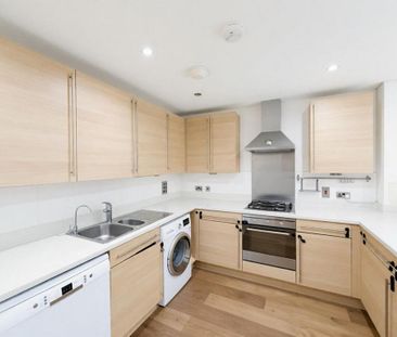 4 bedroom semi-detached house to rent - Photo 6