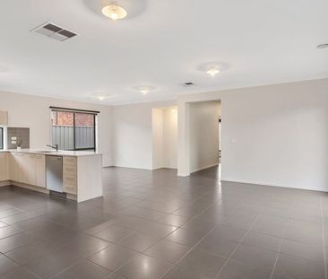 STUNNING HOME, IN AN IDEAL LOCATION - Photo 1