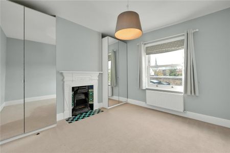 4 bedroom semi-detached house to rent - Photo 2