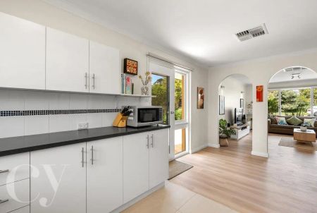 “CHARACTER, CHARM AND FIT FOR MODERN LIVING!” - Photo 3