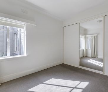 2/2B Trafalgar Road, Camberwell - Photo 3