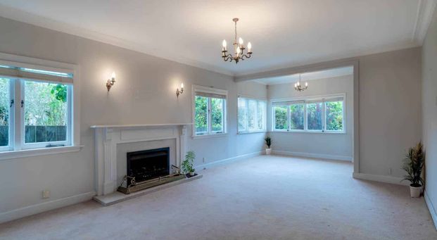 Corner Charmer - Photo 1