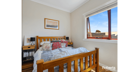 Coastal 2-Bedroom Unit with Stunning Sea Views - Photo 4