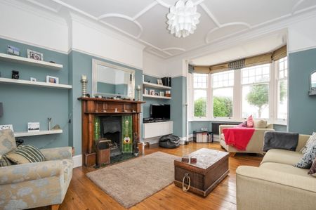 4 bedroom semi-detached house to rent - Photo 2