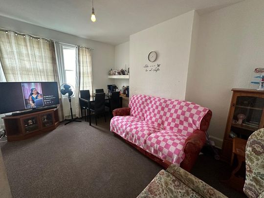 2 Bedroom Maisonette To Rent - Photo 1