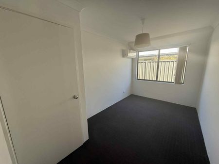 Charming Home in Baldivis - Photo 5