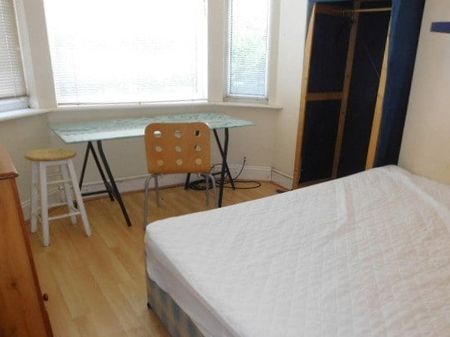 4 Bed Terraced House, Filey Road, M14 - Photo 4