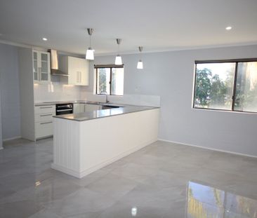 Beautiful 2 Bedroom Unit in a Small Complex! - Photo 1