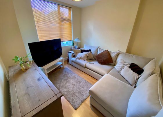 3 bedroom house - end terrace to rent - Photo 1