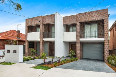 Stunning four bedroom home only minutes walk to Cooks River and parklands. - Photo 4