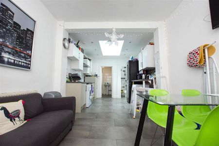 5 bedroom apartment to rent - Photo 2