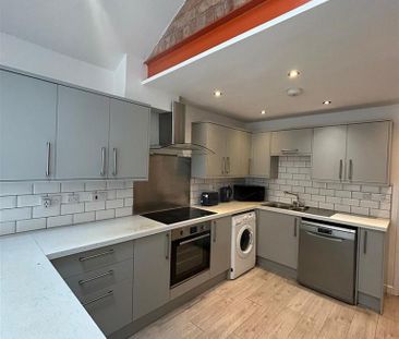 1 bedroom in a house share to rent - Photo 3