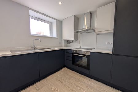 Clarendon Apartments, Canal Walk, Southampton, SO14 - Photo 2