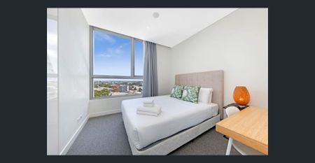 Fully Furnished Luxury 2 bedroom apartment. Great location at Green Square Station! - Photo 3