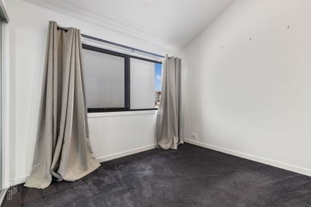 Contemporary townhouse in a great location - Photo 4