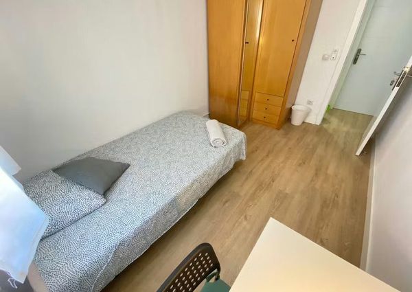 Calle de Sierra Carbonera, Madrid, Community of Madrid 28053