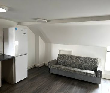 1 Bed Flat, Ley Street, IG2 - Photo 1