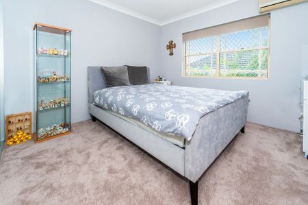 Spacious Split-Level 3-Bedroom Townhouse with Modern Comforts and Prime Location - Photo 2