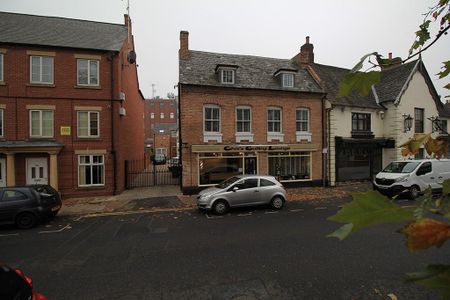 2 bedroom mews to rent - Photo 2