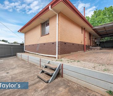 MOVE IN & RELAX - MODERN FAMILY HOME IN GILLES PLAINS - Photo 5