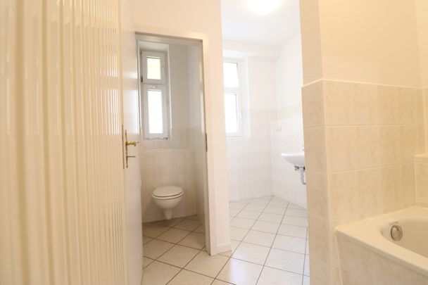 2-Zimmerwohnung im Zentrum mit Einbauküche, Wanne + Dusche - Foto 1