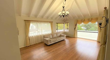 Large family house Blockhouse Bay - Photo 3