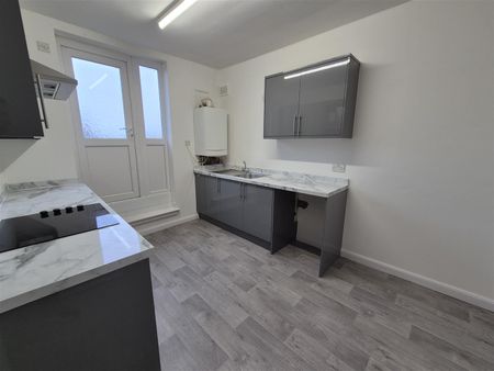 1 Bed Flat - Photo 4