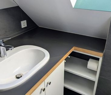 Moderne Single-Dachgeschosswohnung (voll möbliert) - Photo 1