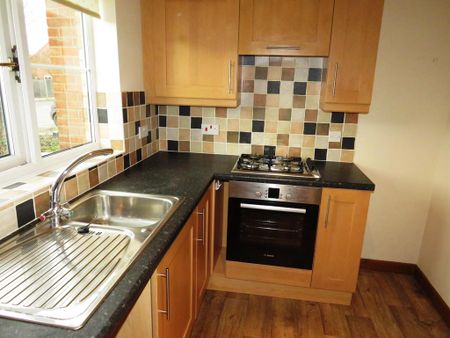 2 bedroom terraced house to rent - Photo 4