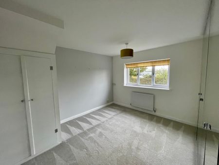 4 bedroom detached to let - Photo 5