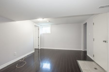 **ALL UTILITIES INCLUDED** 2 Bedroom Unit in the North End!! - Photo 4