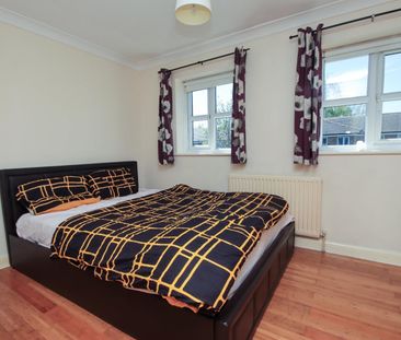 2 Bed Terraced House, Custom House, E16 - Photo 4
